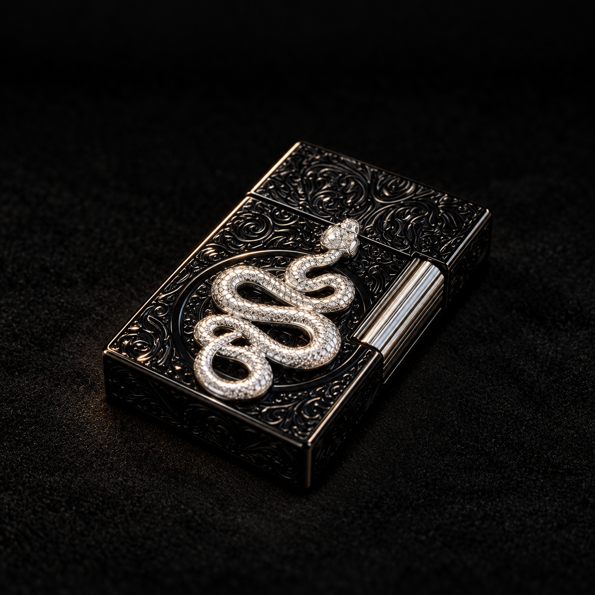 🐍Black Snake Flip-Top Lighter – Gothic Silver Snake Design