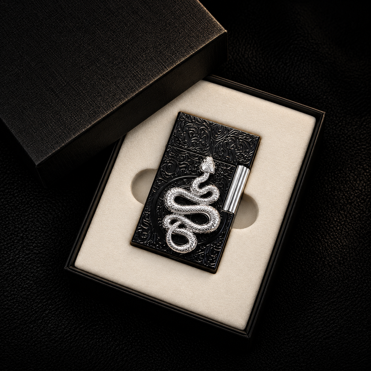 🐍Black Snake Flip-Top Lighter – Gothic Silver Snake Design